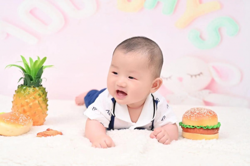 日土宝宝在妈妈肚子里